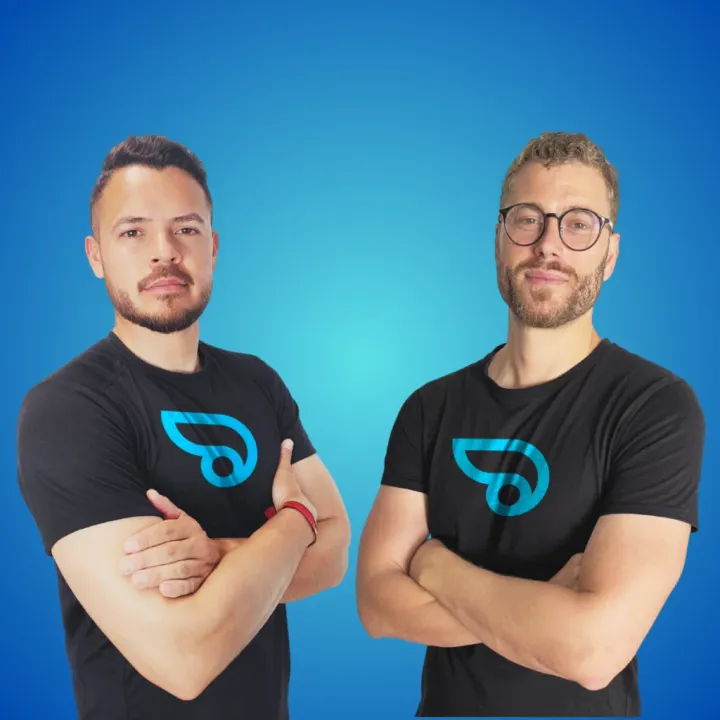 Jeyson Martínez (izquierda) y Jacob Covadlo (derecha), socios de Devnex